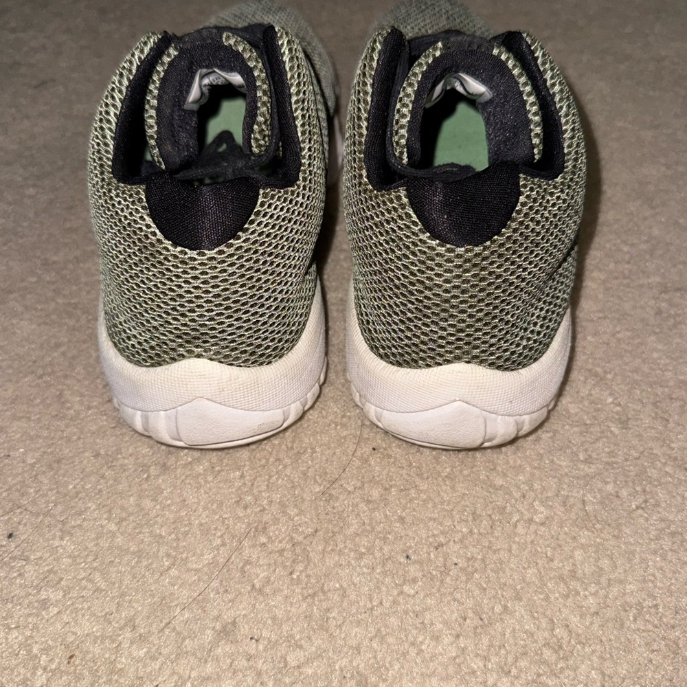 Air Jordan Future Sneakers, Men’s Size 8 Green & Black - Picture 5 of 8